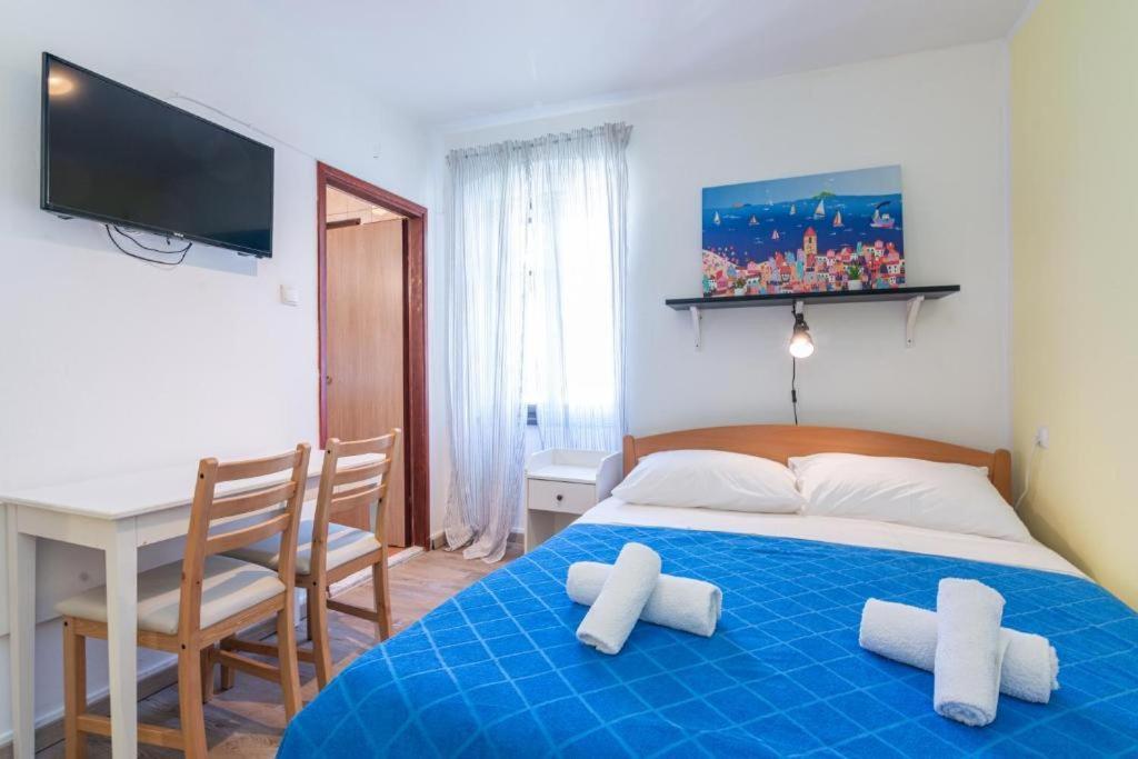 Rooms & Studio Apartments By The Way Baška Eksteriør billede