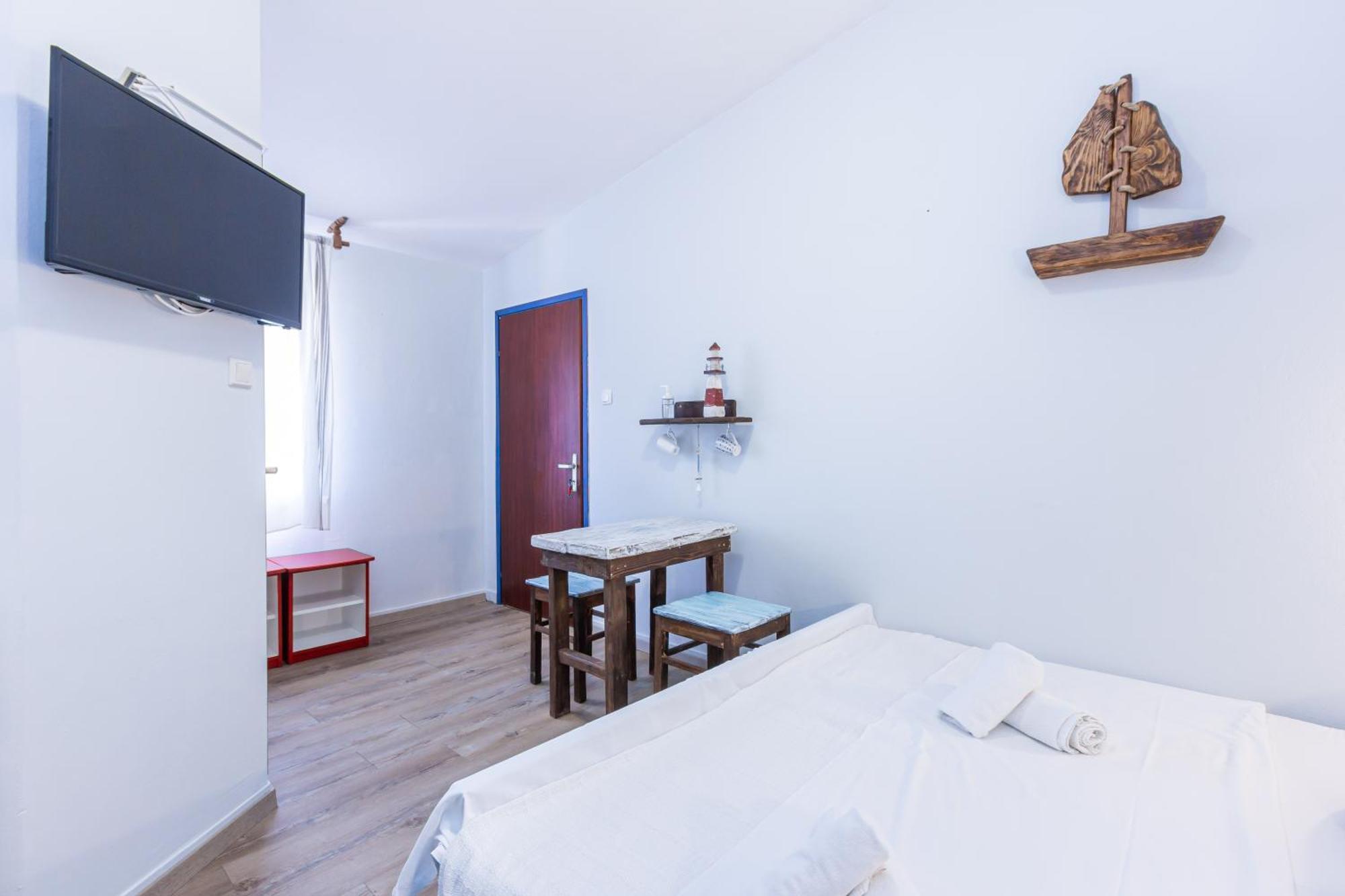Rooms & Studio Apartments By The Way Baška Eksteriør billede