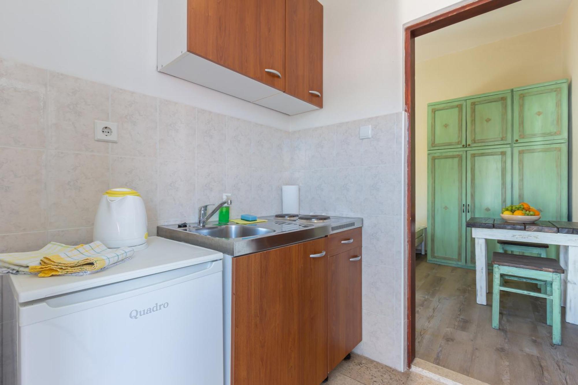 Rooms & Studio Apartments By The Way Baška Eksteriør billede